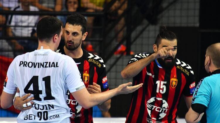 29.04.2018 Skopje(FYR Macedonia) HC Vardar-THW Kiel 2nd 1 4 final match Champions League men s handball ILIJA Abutovic(2L) HC Vardar talk during match with Marko Vujin(L)THW Kiel while Jorge Maqueda Pena(2nd from right) speak with referee :Str 