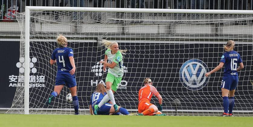 Here Pernille Harder VfL Wolfsburg scored the 1 0