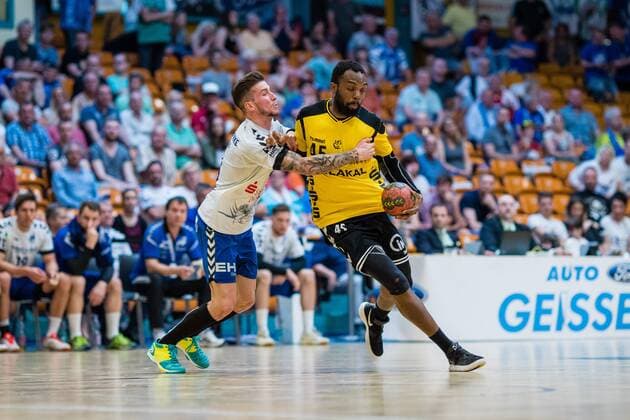 Martin Murawski 15 from HG Saarlouis in a duel with Marek Vranco 9 from Dessau Rosslauer HV 06 during the match at DKB Handball 2 Bundesliga between Dessau Rosslauer HV 06 and HG Saarlouis at Anhalt Arena on April 29 2018 in Bauhausstadt Dessau Saxony Anhalt Germany HB 2BL Dessau Rosslauer HV 06 HG Saarlouis Bauhaus city Dessau Copyright: xEIBNER HartmutxBoesenerx EP_HBR