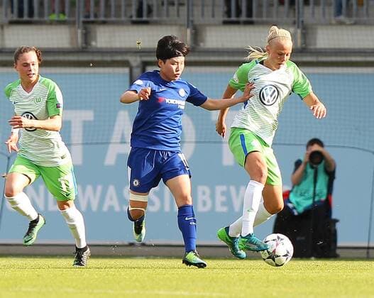 Wolfsburg vs Chelsea CL Women Wolfsburg Germany 29 04 2018 FOOTBALL VfL Wolfsburg vs Chelsea FC Semifinals UEFA Womens Champions League Season 2017 18 Picture shows Claire Rafferty Chelsea Pernille Harder VfL Wolfsburg Wolfsburg