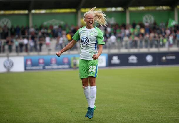 Wolfsburg vs Chelsea CL Women Wolfsburg Germany 29 04 2018 FOOTBALL VfL Wolfsburg vs Chelsea Semi-Finals UEFA Womens Champions League Season 2017 18 Image shows Pernille Harder VfL Wolfsburg celebrate with their team for their goal to Wolfsburg