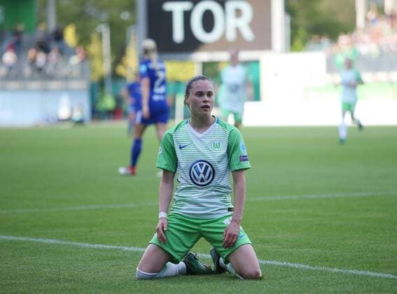 Wolfsburg vs Chelsea CL Women Wolfsburg Germany 29 04 2018 FOOTBALL VfL Wolfsburg vs Chelsea Semi-Finals UEFA Womens Champions League Season 2017 18 Image shows Ewa Pajor VfL Wolfsburg celebrate with their team for their goal to Wolfsburg