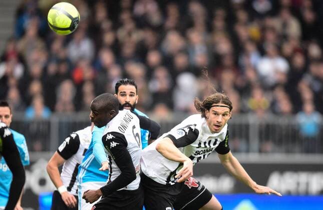 Mateo Pavlovic ( Angers ) - Prince Oniangue ( Angers ) FOOTBALL : SCO Angers vs Olympique de Marseille - Ligue 1 - Angers - 29 04 2018 FedericoPestellini Panoramic 