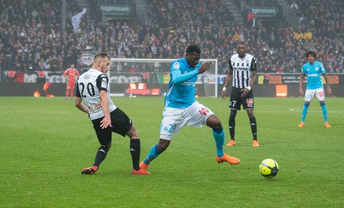 Andre Franck Zambo Anguissa ( Olympique Marseille ) - Flavien Tait ( Angers ) FOOTBALL : SCO Angers vs Olympique de Marseille - Ligue 1 - Angers - 29 04 2018 FedericoPestellini Panoramic 