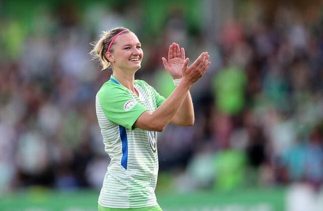 Alexandra Popp VfL Wolfsburg celebrate the victory