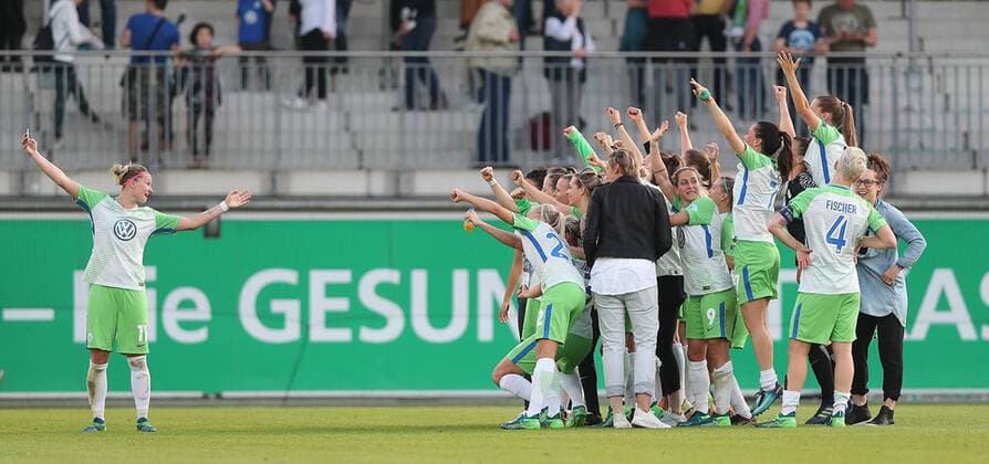 Selfie Alexandra Popp VfL Wolfsburg and team