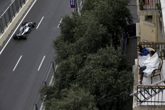 Bilder des Tages - SPORT Motorsports: World Championship WM Weltmeisterschaft 2018; Grand Prix Azerbaijan, Grand Prix of Europe, Formula 1 2018 Azerbaijan Grand Prix, 44 Lewis Hamilton (GBR, Mercedes AMG Petronas F1 Team), Baku Azerbaijan