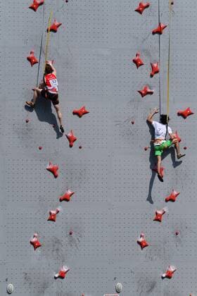 Bilder des Tages - SPORT (L-R) Vladislav Deulin (RUS), Meichi Narasaki (JPN), APRIL 29, 2018 - Climbing : Speed Stars 2018 Speed Climbing Cup Final round at Mori park outdoor village, Tokyo, Japan. NOxTHIRDxPARTYxSALES.  (77084319)