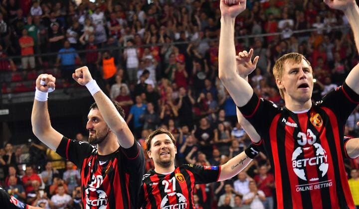 Bilder des Tages - SPORT 29.04.2018 Skopje(FYR Macedonia) HC Vardar-THW Kiel 2nd 1 4 final match Champions League men s handball ILIJA Abutovic(L) ,Ivan Cupic(c),Daniil Shishkarev(R) HC Vardar celebrate victory and going on final 4 :Str 