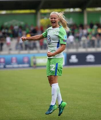 Wolfsburg vs Chelsea CL Women Wolfsburg Germany 29 04 2018 FOOTBALL VfL Wolfsburg vs Chelsea Semi-Finals UEFA Womens Champions League Season 2017 18 Image shows Pernille Harder VfL Wolfsburg celebrates after scoring 1 0 Wolfsburg