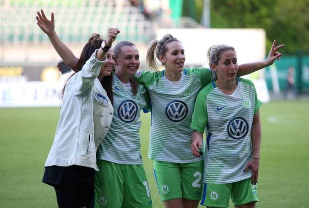 Wolfsburg Germany 29 04 2018 FOOTBALL VfL Wolfsburg vs. Chelsea Semifinals UEFA Womens Champions League Season 2017 18 Picture shows Final Final Lena Goeßling VfL Wolfsburg Anna Pale VfL Wolfsburg Vanessa Bernauer VfL Wolfsburg Noelle Maritz VfL Wolfsburg Wolfsburg