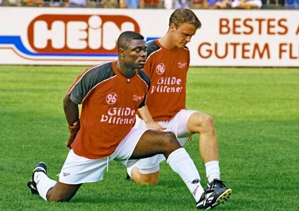 From Regionalliga Nord Season 1997 98 VfL Osnabrück Hannover 96 2 2 at 21 08 1997 In the photo Han96 Player ahead Gerald Asamoah and Fabian Ernst warming up