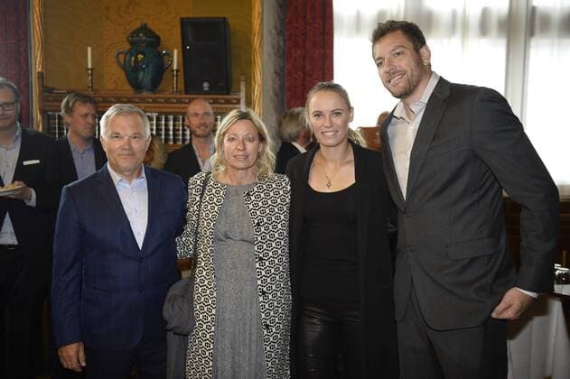 Faderen Piotr Wozniacki, moderen Anna Wozniacki, Caroline Wozniacki og kaeresten David Lee. Caroline Wozniacki, som er AArets Tennisspiller 2017, hyldes paa Koebenhavns Raadhus mandag den 30. april 2018. Overborgmester Frank Jensen byder paa lykoenskninger og raadhuspandekager. , Copenhagen Denmark  Copyright: MadsxClausxRasmussenx cop106 spdk20180430-134623-L