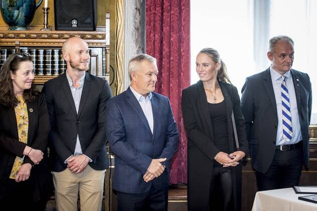 Piotr Wozniacki og Caroline Wozniacki under hendes hyldest, som sker efter at hun har vundet Australian Open og er blevet AArets Tennisspiller 2017, det sker paa Koebenhavns Raadhus, mandag den 30. april 2018. Koebenhavns overborgmester Frank Jensen byder paa lykoenskninger og raadhuspandekager.. , Copenhagen Denmark  Copyright: RitzauxScanpix MadsxClausxRasmussenx cop106 spdk20180430-135757-L
