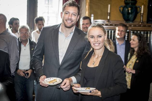 Bilder des Tages - SPORT Caroline Wozniacki og David Lee under hendes hyldest, som sker efter at hun har vundet Australian Open og er blevet AArets Tennisspiller 2017, det sker paa Koebenhavns Raadhus, mandag den 30. april 2018. Koebenhavns overborgmester Frank Jensen byder paa lykoenskninger og raadhuspandekager.. , Copenhagen Denmark  Copyright: RitzauxScanpix MadsxClausxRasmussenx cop106 spdk20180430-140037-L