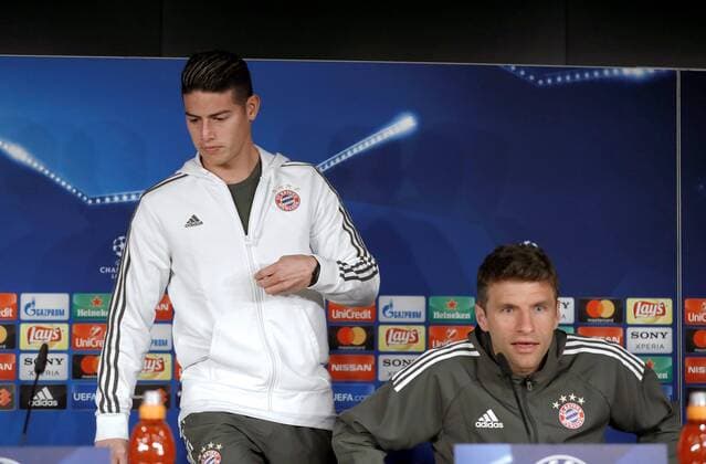 Bayern Munich s German striker Thomas Mueller (R) and Colombian midfielder, James Rodriguez, offer a press conference PK Pressekonferenz in Madrid, Spain, 30 April 2018. Bayern Munich will face Real Madrid in a Champions League semifinals second leg match the upcoming 01 May at Santiago Bernabeu stadium in the Spanish capital. Bayern Munich press conference !ACHTUNG: NUR REDAKTIONELLE NUTZUNG!  Copyright: xEmilioxNaranjox GRAF6062 20180430-636607058632744903
