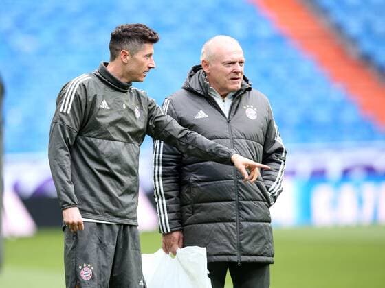 Robert Lewandowski Bayern Munich 9 Co Manager Hermann Gerland Bayern Muenchen Training Real Madrid CF vs Bayern Munich Champions League Semifinals Soccer 30 04 2018 Training Real Madrid CF vs Bayern Munich Champions League Semifinals Football 30 04 2018 Madrid Copyright: xLanger Eibner-Pressefotox EP_HLR