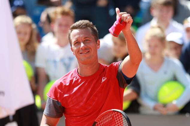 Philipp Kohlschreiber thanks his fans after his victory over Karlovic Tennis BMW Open 2018 01 05 2018