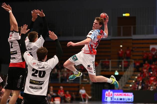 Handball 3 Bundesliga 2017 2018 Hamburg Handball vs MTV Brunswick Dominik Axmann Hamburg in the jump shot on goal Sporthalle Alsterdorf Hamburg
