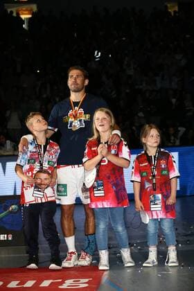 Handball 3 Bundesliga 2017 2018 Hamburg Handball vs MTV Brunswick Stefan Schröder with his children Sporthalle Alsterdorf Hamburg