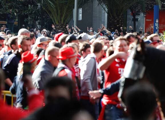 Bayern Munich s fans arrive at the Santiago Bernabeu stadium where the UEFA Champions League semifinal second leg match between Real Madrid and Bayern Munich will be played later today in Madrid, Spain, 01 May 2018. Real Madrid vs. Bayern Munich !ACHTUNG: NUR REDAKTIONELLE NUTZUNG!  Copyright: xJavierxLopezx MAD01 20180501-636608005416739843