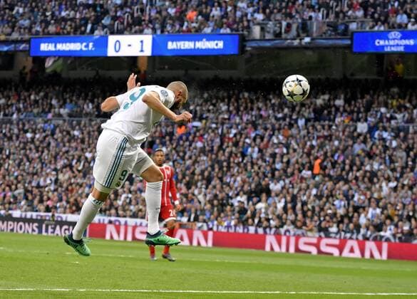 01 05 2018 Football UEFA Champions League 2017 2018 Semifinal Second leg Real Madrid FC Bayern Munich in Bernabeu Stadion Madrid Heading goal Karim Benzema Real Madrid to 1 1 equalizer