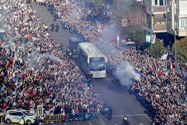 Madrid Spain 01 05 2018 UEFA Champions League 2017 18 Season Semi finals Semifinal Second leg Rally Real Madrid FC Bayern Muenchen Rael Mardirds bus is on its way to DeFodi523
