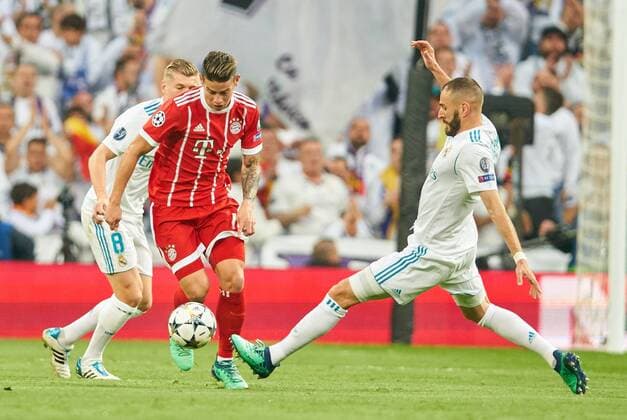 James RODRIGUEZ FCB 11 tackle action for the ball against Karim BENZEMA Real 9 REAL MADRID FC BAVARIA MUENCHEN Semi-final Rueckspiel Football UEFA Champions League Madrid Spain 01 05 2018 CL Season 2017 2018 FCB
