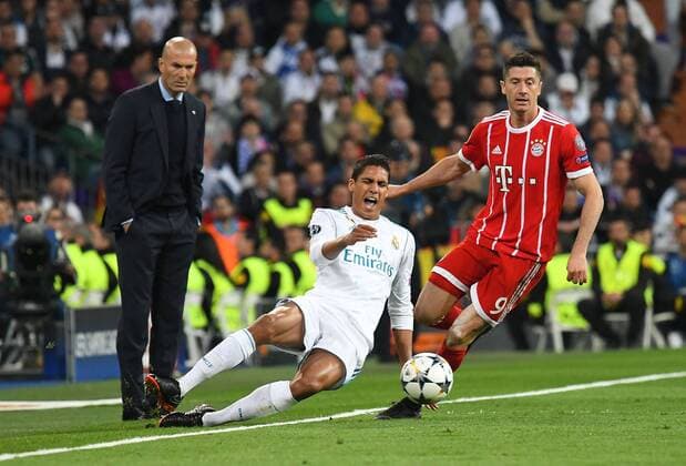 01 05 2018 xfux Football Champions League semi-finals Real Madrid FC Bayern Muenchen emspor v l Coach Zinedine Zidane Real Madrid Raphael Varane Real Madrid Robert Lewandowski Bayern Munich Muenchen Madrid