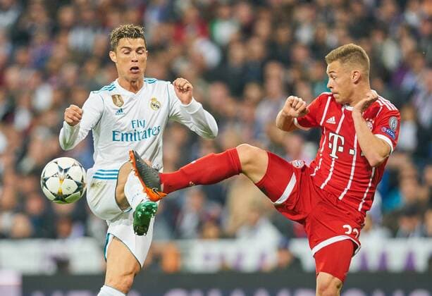 Joshua KIMMICH FCB 32 Duel action for the ball against Cristiano RONALDO Real Madrid 7 REAL MADRID FC BAVARIA MUENCHEN Semi-final Rueckspiel Football UEFA Champions League Madrid Spain 01 05 2018 CL Season 2017 2018 FCB
