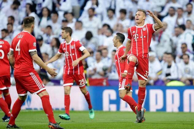 FOOTBALL CHAMPIONS LEAGUE SEASON 2017 2018 SEMI-FINAL RUECKSPIEL Real Madrid FC Bayern Muenchen 01 05 2018 JUBEL FC Bayern Munich Goalkeeper 0 1 Joshua Kimmich re and Niklas Suele li Madrid