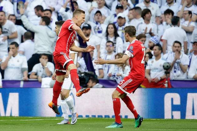 FOOTBALL CHAMPIONS LEAGUE SEASON 2017 2018 SEMI-FINAL RUECKSPIEL Real Madrid FC Bayern Muenchen 01 05 2018 JUBEL FC Bayern Munich Goalkeeper 0 1 Joshua Kimmich li and Thomas Mueller re Madrid