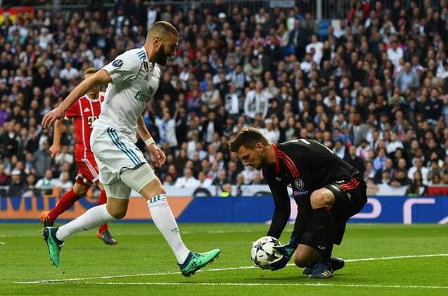 01 05 2018 xfux Football Champions League semi-finals Real Madrid Bayern Muenchen emspor v l Karim Benzema Real Madrid Sven Ulreich FC Bayern Muenchen Madrid