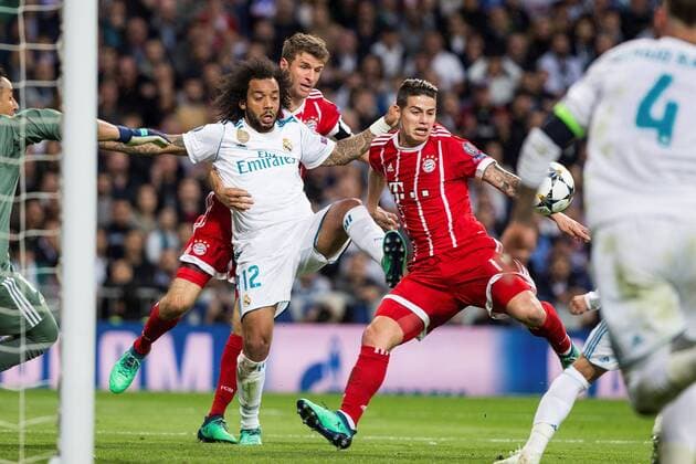 Real Madrid s Marcelo Vieira (L) vies for the ball with Bayern Munich s James Rodriguez (R) and Thomas Muller during the UEFA Champions League semifinal second leg match between Real Madrid and Bayern Munich, at the Santiago Bernabeu stadium, in Madrid, Spain, 01 May 2018. Real Madrid vs. Bayern Munich !ACHTUNG: NUR REDAKTIONELLE NUTZUNG!  Copyright: xRodrigoxJimenezx MAD20 20180501-636608079201819822