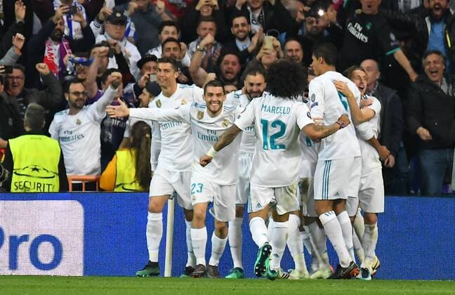 01 05 2018 xfux Football Champions League semi-finals Real Madrid Bayern Muenchen emspor v l Karim Benzema Real Madrid celebrate the goal The goal celebrations for 2 1 Madrid