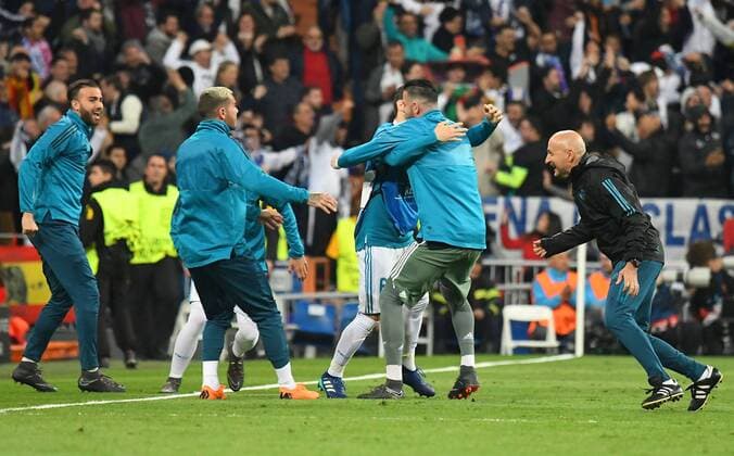 01 05 2018 xfux Football Champions League semi-finals Real Madrid FC Bayern Muenchen emspor v l Substitutes celebrate the goal The goal celebrations for 2 1 Madrid