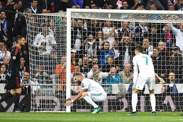 Real Madrid v Bayern Munich UEFA Champions League Semi-Final Karim Benzema and Cristiano Ronaldo of Real Madrid (right) can t believe the chance has been missed during the UEFA Champions League Semi-Final match at the Estadio Santiago Bernabeu, Madrid Content Not Available For UK Newspapers Copyright: xKristianxKanex FIL-11726-0031