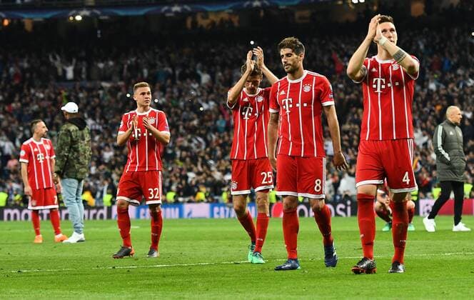 01 05 2018 xfux Football Champions League semi-finals Real Madrid Bayern Munich emspor v Joshua Kimmich Bayern Munich Thomas Mueller Bayern Munich Javi Martinez Bayern Munich Niklas Suele Bayern Muenchen thanks thank the fans disappointed disappointed looking dissapointed Madrid