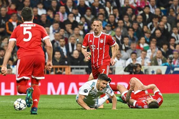 Real Madrid v Bayern Munich UEFA Champions League Semi-Final Marco Asensio of Real Madrid (centre) is fouled by James Rodriguez of FC Bayern Munich (right) during the UEFA Champions League Semi-Final match at the Estadio Santiago Bernabeu, Madrid Content Not Available For UK Newspapers Copyright: xKristianxKanex FIL-11726-0049
