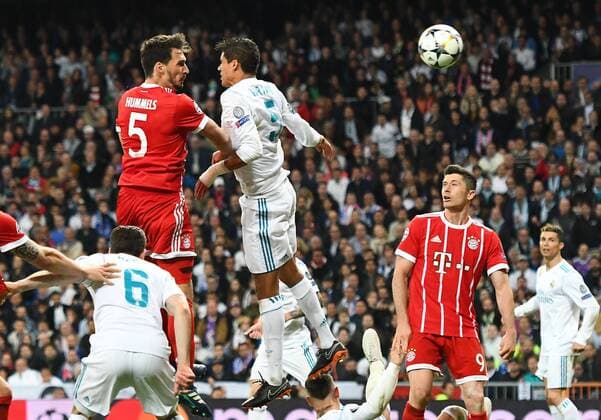 01 05 2018 xfux Football Champions League semi-finals Real Madrid FC Bayern Muenchen emspor v Mats Hummels FC Bayern Muenchen Raphael Varane Real Madrid Madrid