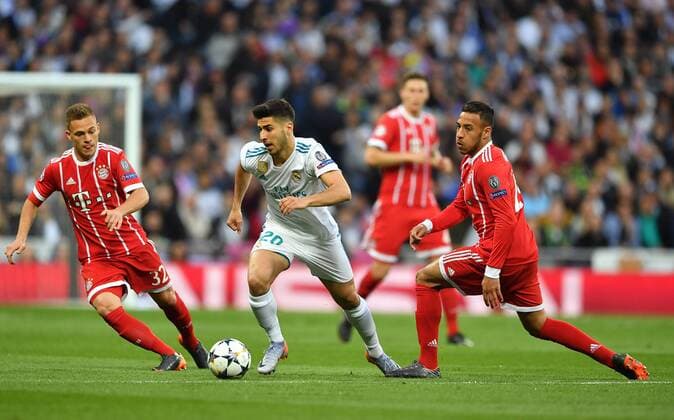 Marco Asensio Willemsen Real mam ball left nJoshua Kimmich FC Bayern right Corentin Tolisso Bayern Real Madrid FC Bayern UEFA Champions League CL Semi Finals 1 2 Final Refresh of the Season 2017 2018 Soccer Soccer Soccer Men Germany Germany Madrid 1 5 2018 Stadion Bernabeu