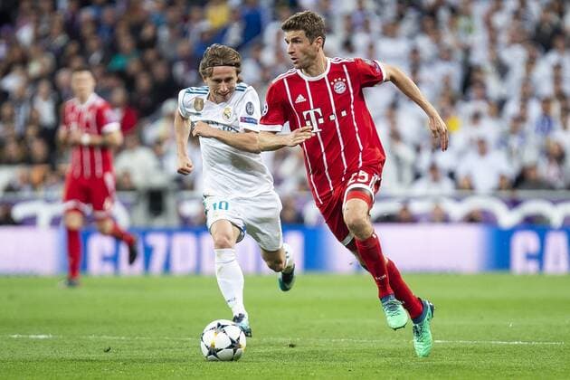 Real Madrid Luka Modric and Bayern Munich Robert Lewandowski during Semi Finals UEFA Champions League match between Real Madrid and Bayern Munich at Santiago Bernabeu Stadium in Madrid, Spain. May 01, 2018.  (20180501041)
