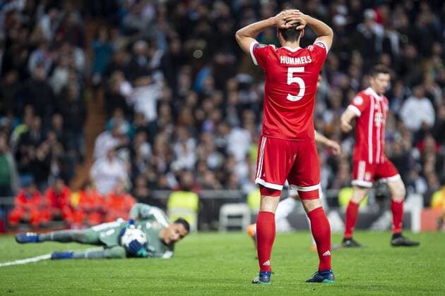 Real Madrid Keylor Navas and Bayern Munich Mats Hummels during Semi Finals UEFA Champions League match between Real Madrid and Bayern Munich at Santiago Bernabeu Stadium in Madrid, Spain. May 01, 2018.  (20180501045)