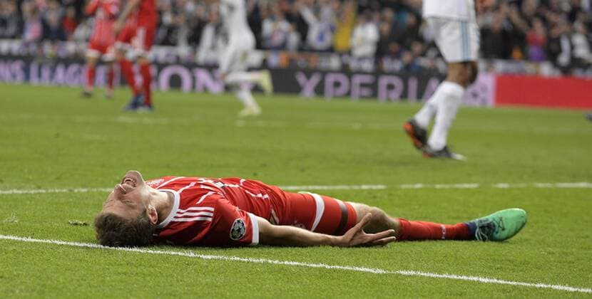 01 05 2018 Football UEFA Champions League 2017 2018 Semifinals Second leg Real Madrid FC Bayern Munich at the Bernabeu Stadium Madrid Frustration after leaving the Champions League Thomas Müller ahead FC Bayern München are beaten on the ground