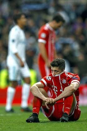 Themen der Woche - SPORT Bilder des Tages - SPORT Bayern Munich s Lewandowski after the UEFA Champions League semifinal second leg match between Real Madrid and Bayern Munich, at the Santiago Bernabeu stadium, in Madrid, Spain, 01 May 2018. Real Madrid vs. Bayern Munich !ACHTUNG: NUR REDAKTIONELLE NUTZUNG!  Copyright: xEmilioxNaranjox MAD48 20180501-636608146347844534
