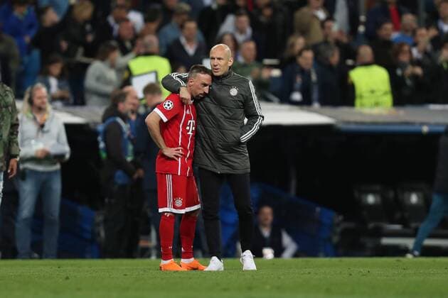Bilder des Tages - SPORT May 1, 2018 - Madrid, Spain - FRANCK RIBERY Bayern Munich looks dejected and is consoled by ARJEN ROBBEN during the UEFA Champions League, semi final, 2nd leg football match between Real Madrid CF and FC Bayern Munich on May 1, 2018 at Santiago Bernabeu stadium in Madrid, Spain Football - UEFA Champions League - Real Madrid CF vs FC Bayern Munich  - ZUMAb169 20180501_zaa_b169_022 Copyright: xManuelxBlondeau Aop.Pressx