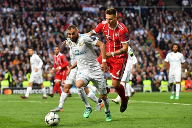 Niklas SUELE Bayern Muenchen Action Combat against Karim Benzema Real Madrid Football Champions League Semifinals Real Madrid FC Bayern Muenchen 2 2 am 01 05 2018 E S T A D I O S A N A G A B E R N A B E U