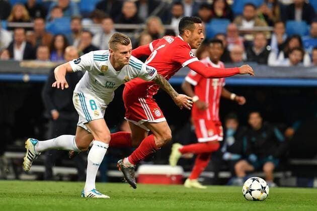 Toni KROOS Real Madrid Action Fight against Thiago ALCANTARA FCB Football Champions League Semifinals Real Madrid FC Bayern Muenchen 2 2 am 01 05 2018 E S T A D I O S A N A G A B E R N A B E U