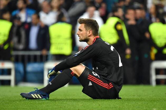 Sven ULREICH Goalkeeper FC Bayern Muenchen Disappointment frustrated disappointed frustrated dejected after game sitting on the grass action single action single shot full face full frame whole figure football Champions League semifinals Real Madrid FC Bayern Muenchen 2 2 am 01 05 2018 E S T A D I O S A N A G A B E R N A B E U