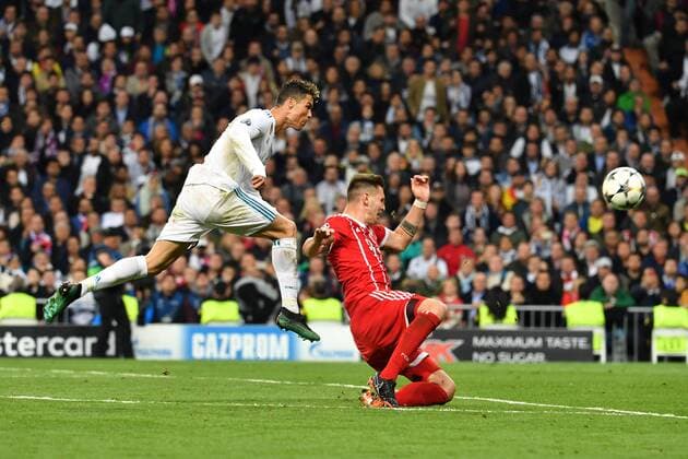Torchance Cristiano Ronaldo Real Madrid action duel against Niklas SUELE Bayern Munich shot out Football Champions League semi-finals Real Madrid FC Bayern Muenchen 2 2 am 01 05 2018 E S T A D I O S A N A G A B E R N A B E U